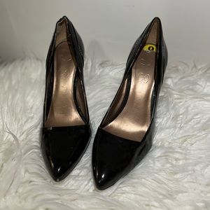 Jessica Simpson black pumps